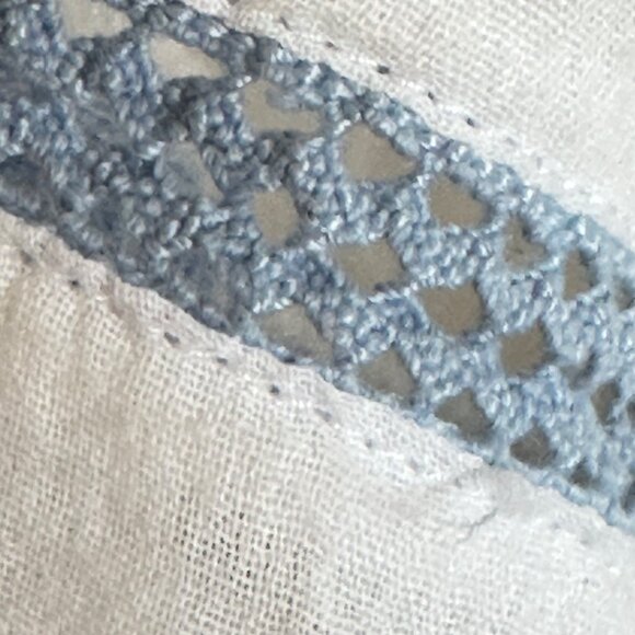 J.Jill White Peasant Blouse Size M 100% Cotton Blue Crochet Detail Boho Beach - Picture 7 of 12